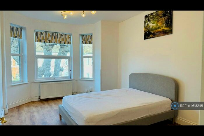 3 Bedroom Flat To Rent In Carlingford Road, London, N15