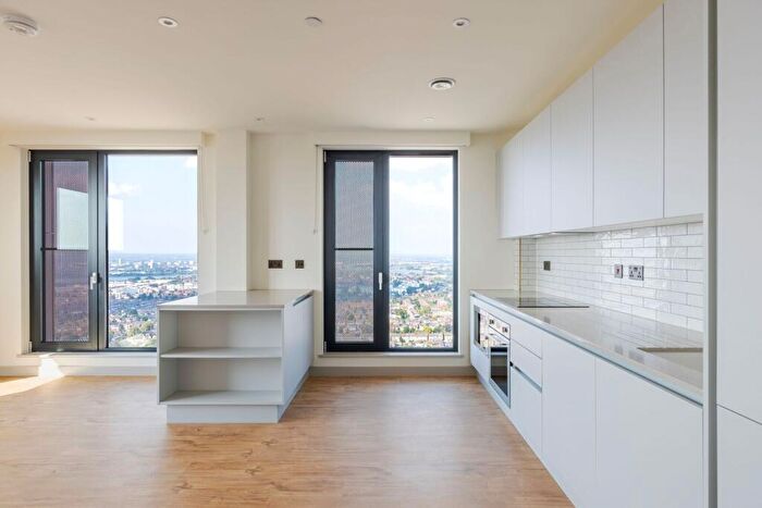 2 Bedroom Flat To Rent In Selbourne Road, Walthamstow, E17