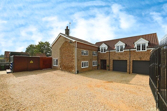 6 Bedroom Detached House For Sale In Lynn Road, East Winch, King's Lynn, PE32