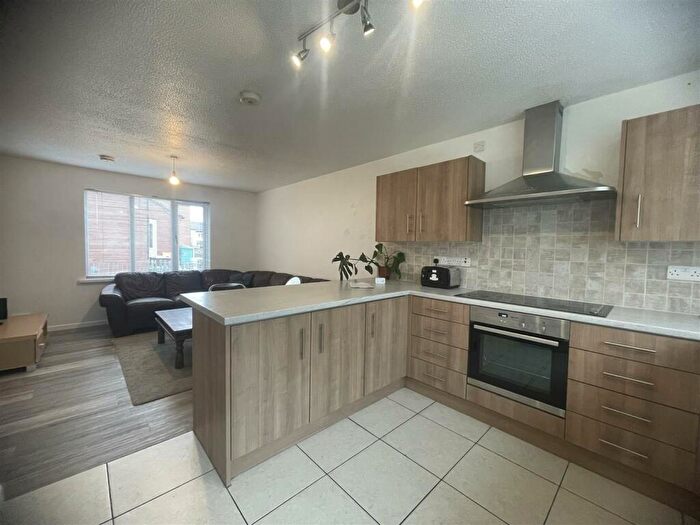 6 Bedroom Semi-Detached House To Rent In Francis Street, Radford, NG7