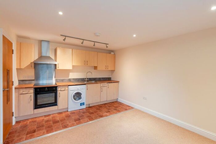 1 Bedroom Flat To Rent In Moorland Close, Witney, Oxfordshire, OX28
