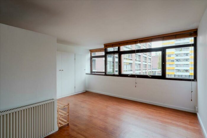 1 Bedroom Apartment To Rent In Crescent House, Golden Lane Estate, London, EC1Y