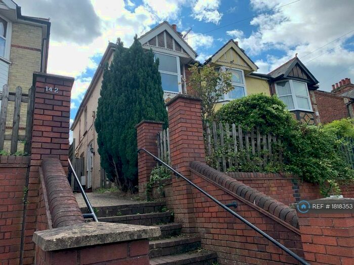 4 Bedroom Semi-Detached House To Rent In Hughenden Road, High Wycombe, HP13