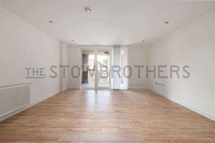 3 Bedroom Flat To Rent In Bolinder Way, London, E3