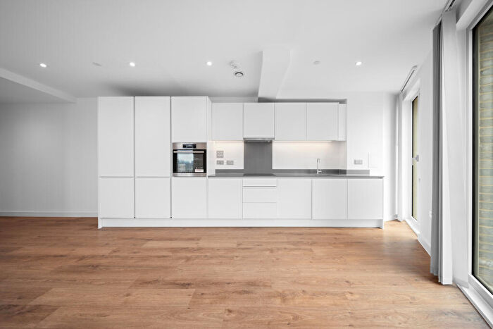 3 Bedroom Apartment For Sale In Copeland Court, Knights Road, Silvertown, Newham, London, E16