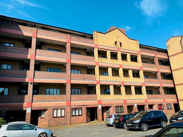 2 Bedroom Flat To Rent In Galliard Court, Abington, Northampton, NN1