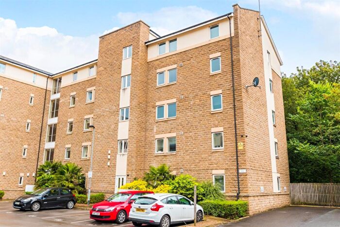 2 Bedroom Flat For Sale In Thwaite Court, Cornmill View, Horsforth, Leeds, LS18