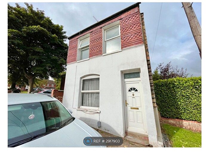 3 Bedroom Maisonette To Rent In Tennyson Road, Luton, LU1