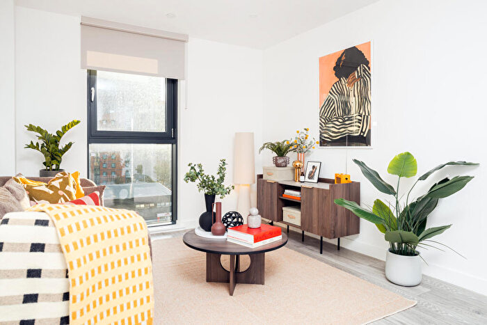 1 Bedroom Apartment To Rent In The Radiant, Kirkstall Road, Leeds, West Yorkshire, LS3