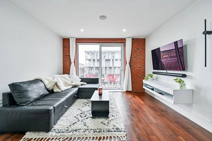 2 Bedroom Flat To Rent In Warehouse Court, Woolwich Riverside, London, SE18