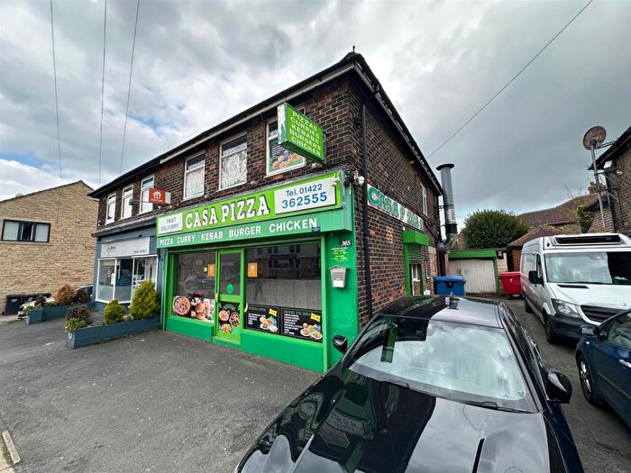 2 Bedroom Flat For Sale In Skircoat Green Road, Halifax, HX3