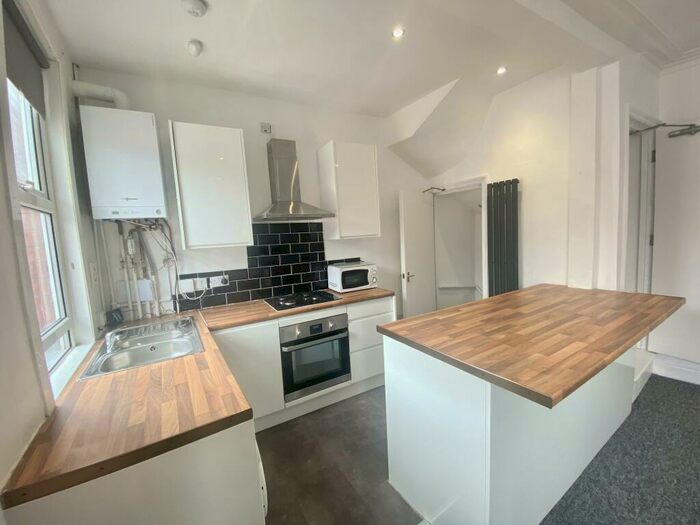 5 Bedroom House To Rent In Beechwood Terrace, Leeds, LS4