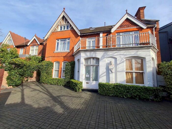 1 Bedroom Flat To Rent In Oaktree House, North Ealing, London, W5