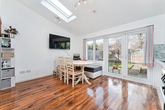 3 Bedroom House For Sale In Derwent Close, Cambridge, Cambridgeshire, CB1