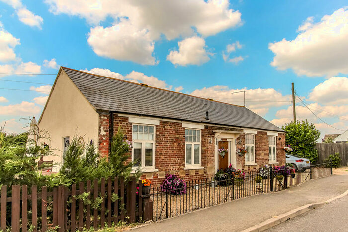 2 Bedroom Detached Bungalow To Rent In Lutton Bank, Spalding, PE12