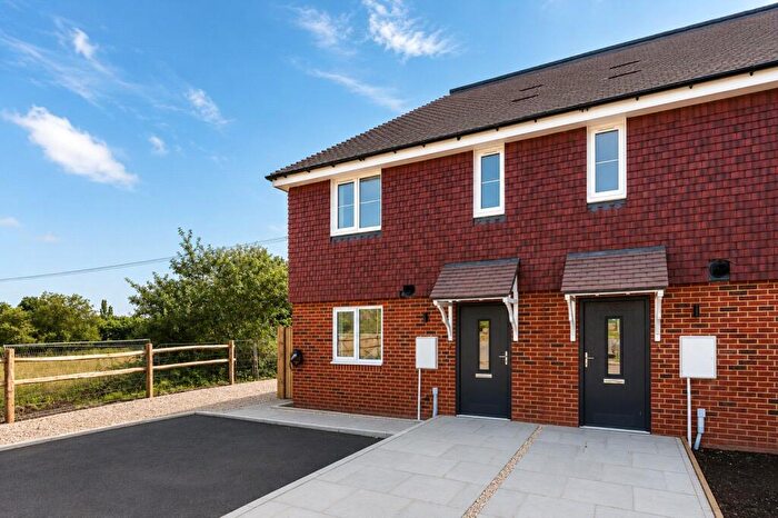 3 Bedroom End Of Terrace House For Sale In Guildford Road, Runfold, Farnham, Surrey, GU10