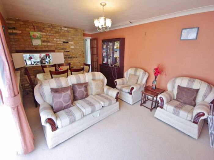 2 Bedroom Flat To Rent In Bushey, Bushey, WD23