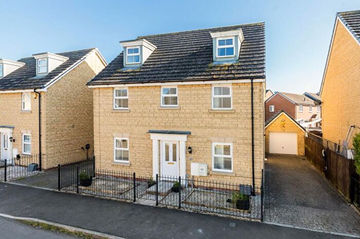 5 Bedroom Detached House For Sale In Red Kite Way, Didcot, OX11