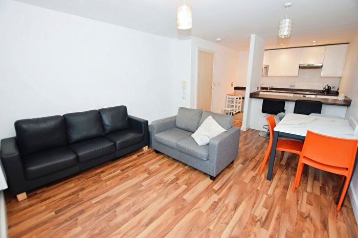 2 Bedroom Flat To Rent In The Quadrangle, Lower Ormond Street, Southern Gateway, Manchester, M1