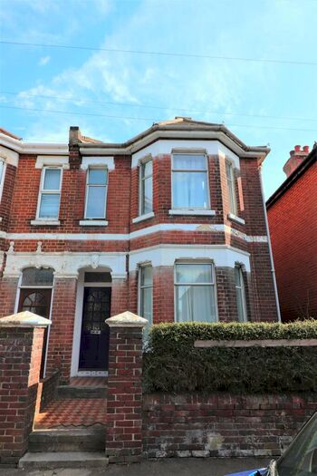 4 Bedroom House To Rent In Newcombe Road, SO15