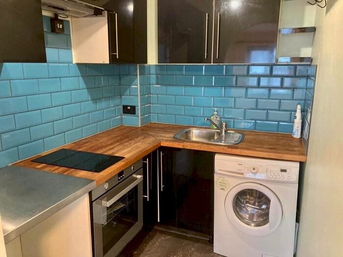 1 Bedroom Flat To Rent In Wilton Road, Redhill, RH1