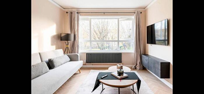 2 Bedroom Flat To Rent In Ingram Close, London, SE11