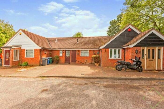 1 Bedroom Bungalow To Rent In Deodora Close, London, N20