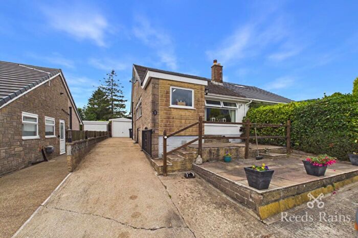 2 Bedroom Bungalow For Sale In Norton Close, Halifax, West Yorkshire, HX2