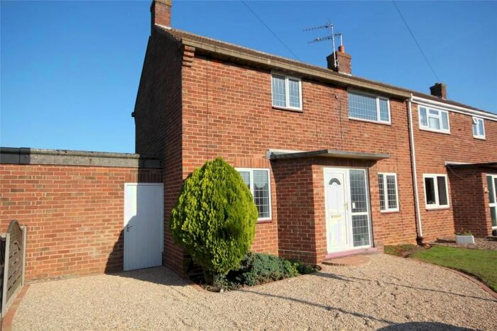 4 Bedroom Semi-Detached House To Rent In Newton Way, Sleaford, NG34