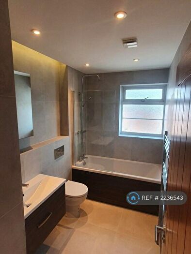 2 Bedroom Flat To Rent In Cardrew Court, London, N12