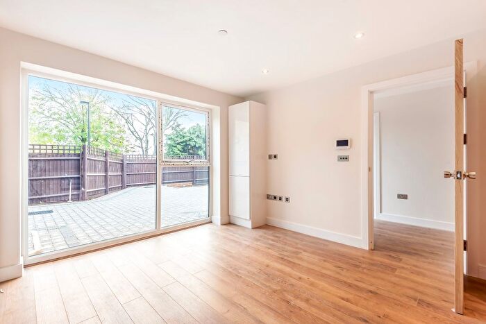 1 Bedroom Flat To Rent In Princes Road, Buckhurst Hill, IG9