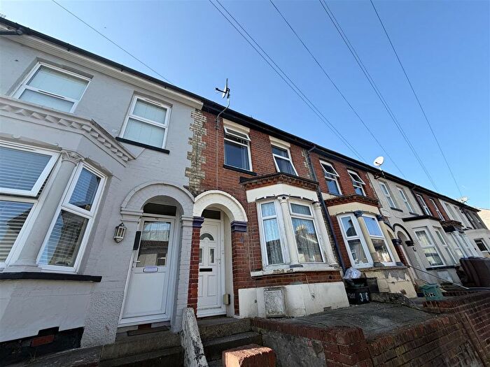2 Bedroom Property To Rent In Oswald Road, Dover, CT17