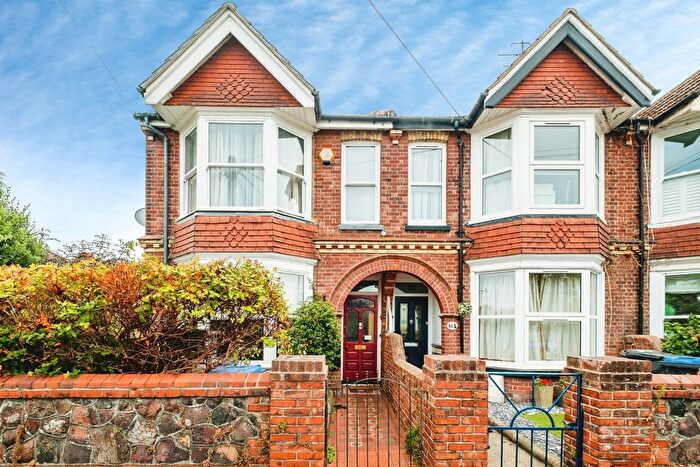 3 Bedroom End Of Terrace House For Sale In Lyndhurst Road, Worthing, West Sussex, BN11