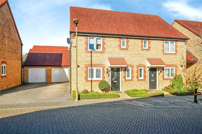 3 Bedroom Semi Detached House For Sale In Catterick Road, Bicester, Oxfordshire, OX26