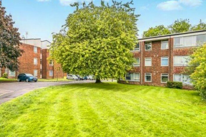 1 Bedroom Flat To Rent In Longbridge Road, Horley, RH6