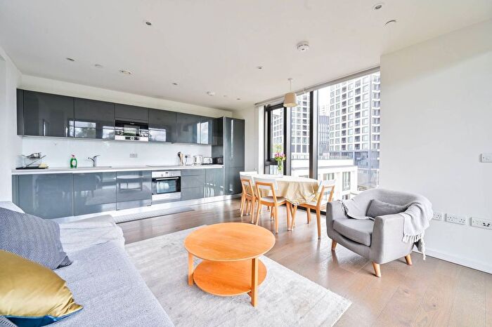 2 Bedroom Flat To Rent In St Gabriel Walk, Elephant And Castle, London, SE1