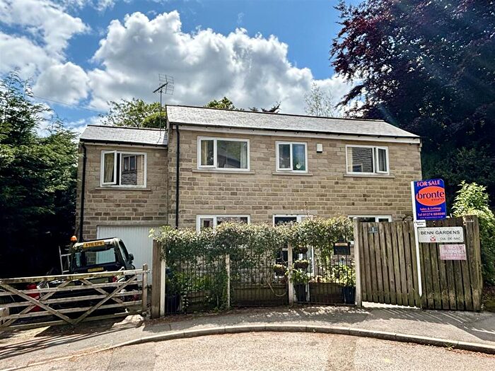4 Bedroom Detached House For Sale In Benn Gardens, Clayton, Bradford, BD14