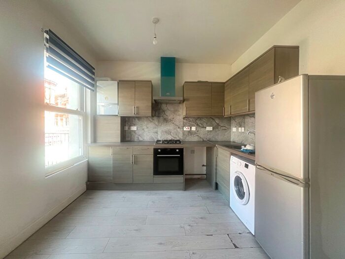 2 Bedroom Flat To Rent In Birchett Road, Aldershot, GU11