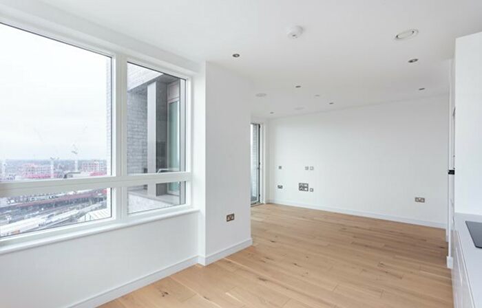 2 Bedroom Flat To Rent In Grant Road, London, SW11