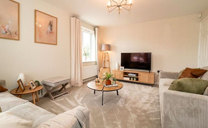 3 Bedroom Semi-Detached House For Sale In Watts Walk, Forest Town, Mansfield, , Uk, NG19