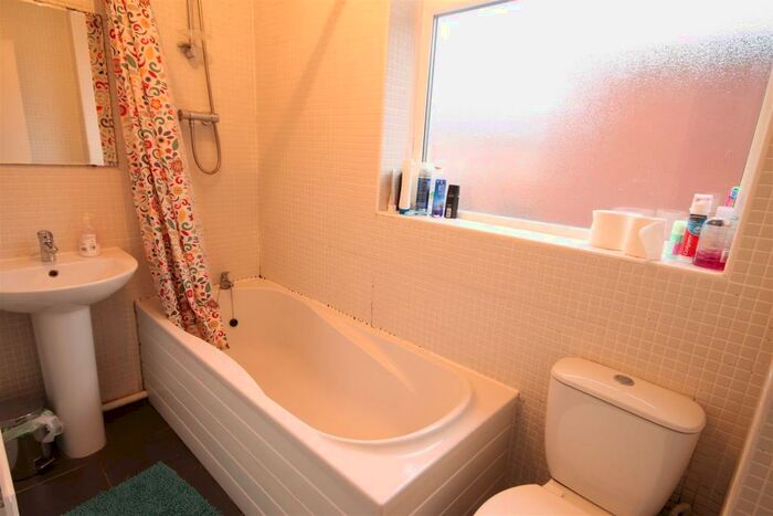 3 Bedroom Flat To Rent In South View West, Heaton, NE6