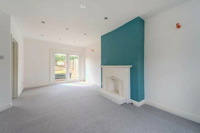 3 Bedroom Semi-Detached House To Rent In Kensington Avenue, Thornton Heath, CR7