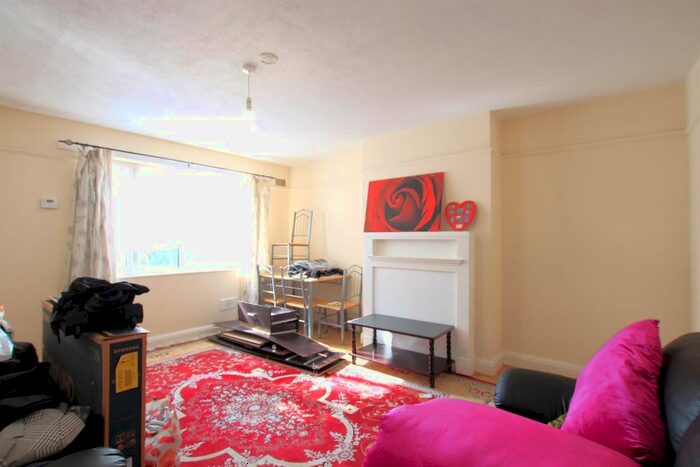 2 Bedroom Maisonette To Rent In Munster Avenue, Hounslow, TW4
