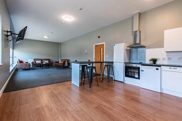 6 Bedroom Apartment To Rent In New Street, NG5