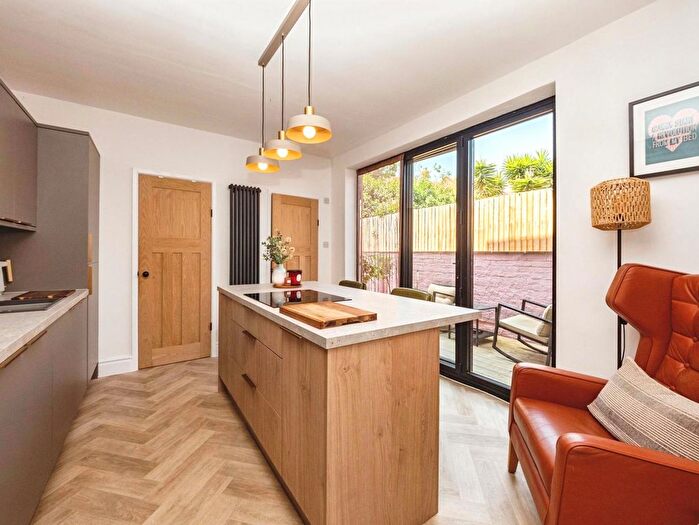 2 Bedroom Flat For Sale In Spring Lane, Weymouth, Dorset, DT4