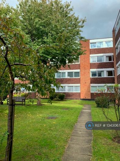 2 Bedroom Flat To Rent In Radford Court, Billericay, CM12