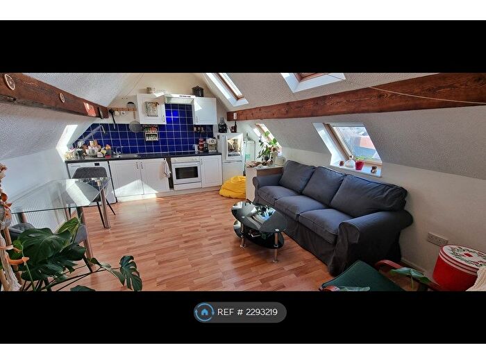 2 Bedroom Flat To Rent In The Bridge Club, Leeds, LS6