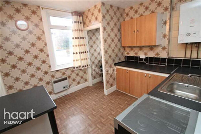 1 Bedroom Apartment For Sale In Brompton Lane, Rochester, ME2