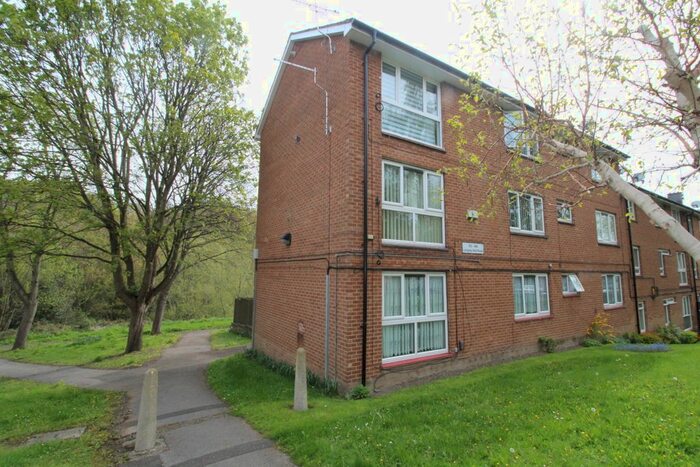 2 Bedroom Flat To Rent In Longley Hall Road, Sheffield, South Yorkshire, S5