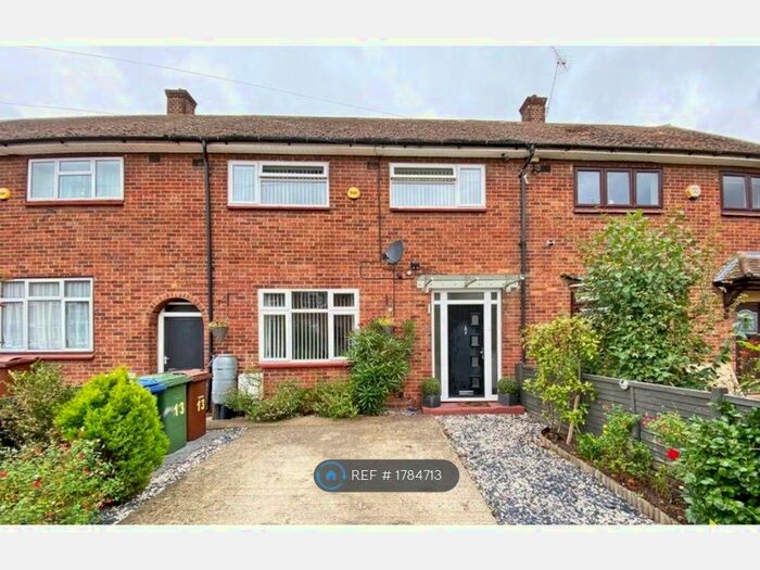 3 Bedroom End Of Terrace House To Rent In Annalee Gardens, Ockendon, RM15